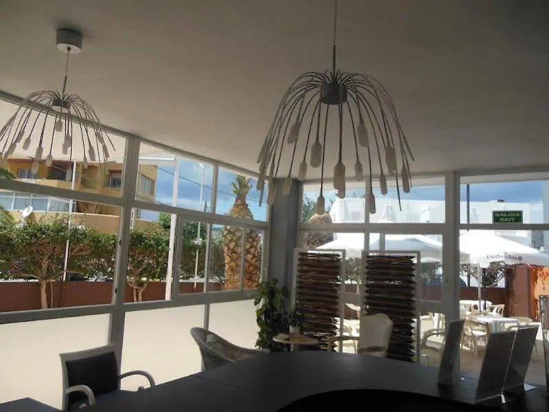 Es Canto Bossa Hotel Playa d'en Bossa 3*,